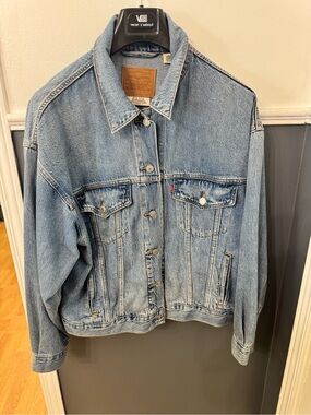 Levi's denim jacket - subcategory classification